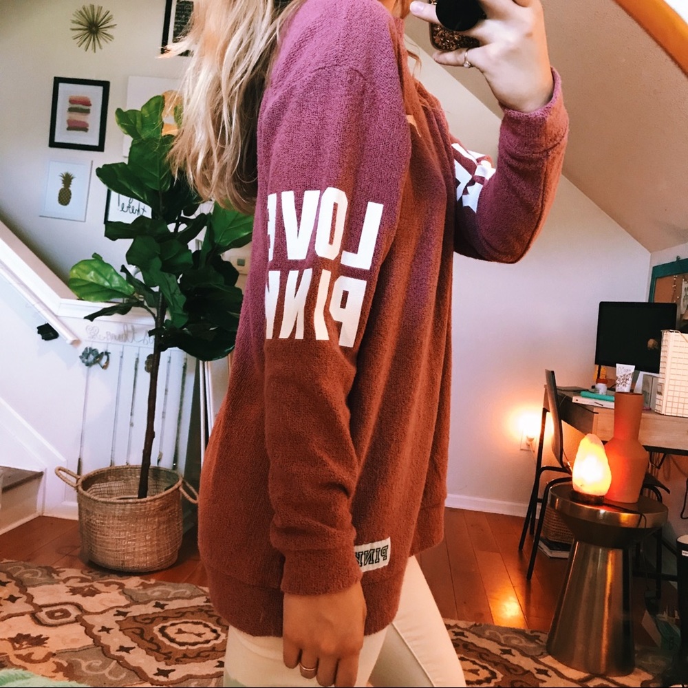 VS pink long sleeved sweater - Picture 3 of 7